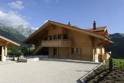 Image de Chalet au sommet de la montagne avec une vue fantastique
