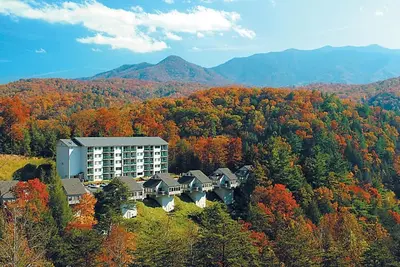 Image de MountainLoft resort à une altitude de 2200 pieds, offre une vue imprenable