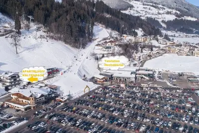Image de 2 chambres, cuisine, salle de bain, à côté de la vallée et de la station inférieure
