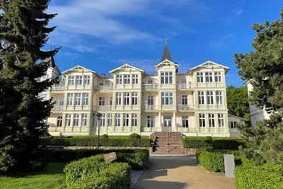 Image de ForĂŞt villas et lac de plage avec deux balcons et vue sur la mer - appartement avec vue sur la mer