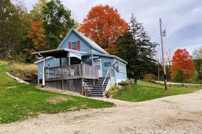 Image de Canoe Creek Cabin - Ruisseau ensemencé de truites sur 24 acres privés au nord de Decorah!