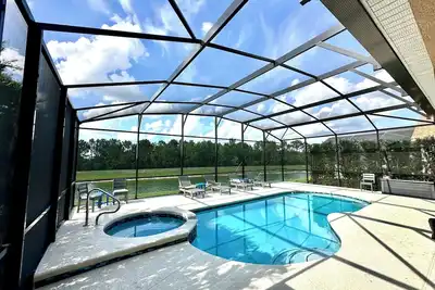 Image de Position De Latitude - Feux d'artifice 8br / 5ba / Piscine privée / Spa / Salle de jeux / Nouveau Reno / Vue sur le lac