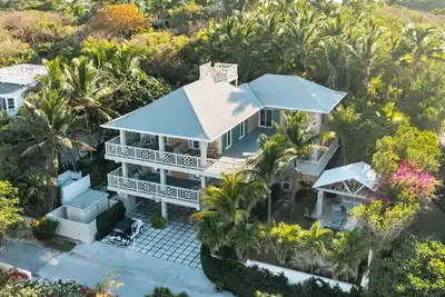 Bahamian Classic Home avec vue panoramique sur l'océan