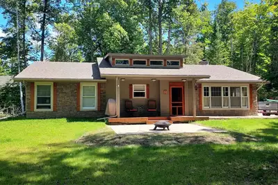 Image de Comfortable 3 bedroom cape cod style home