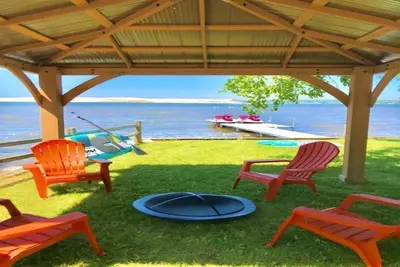 Image de Belle propriété en front de mer avec 2000 acres de vue sur les dunes de sable du lac Silver