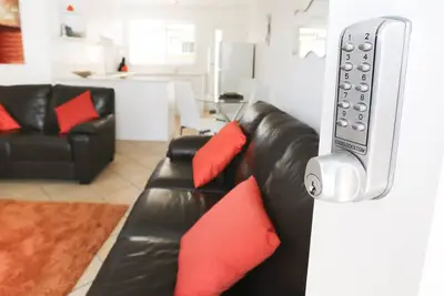 Image de Appartement 2 chambres. Espace de vie spacieux. Ouvert sur cour. Emplacement central