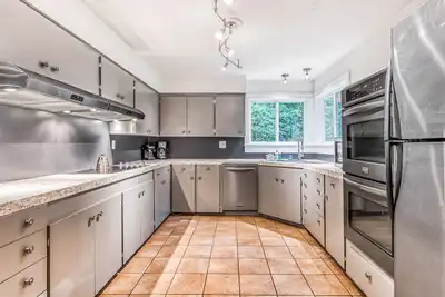 Image de Récemment rénové la maison w \/ grande cour et belle forêt - 2 chiens Ok!