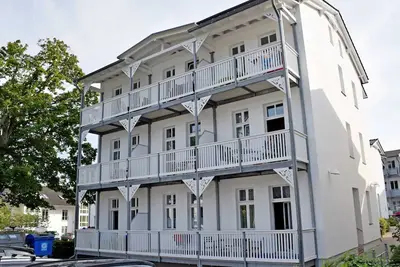 Image de Appartement avec vue sur le lac et piscine