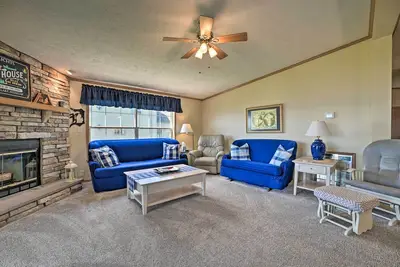Image de Nouveau! Houghton Lake Home avec foyer, 2Mi à la Marina!