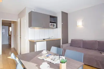 Image de 250m du centre station, balcon, parking, télévision, casier à ski, 35m², Pra Loup