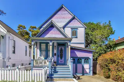 Image de 3792 The Lavender House - Restaur��e avec amour dans le centre-ville de Pacific Grove à l'époque victorienne