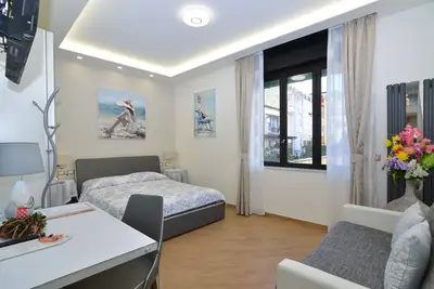 Image de Suite Caserta Deluxe près du Palais Royal de Caserta, Wifi, Netflix, parking. . .