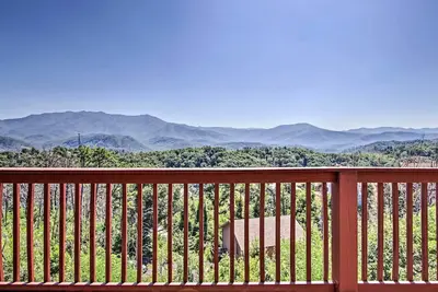 Image de Nouveau! Cabine Gatlinburg confortable avec bain à remous -4 mi à la ville