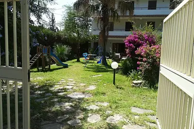 Image de villa de plage jumelée en face de l'île éolienne près de Milazzo: Tindari