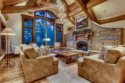 Image de Ski Hi Lodge: bain à remous, accès direct aux pistes de ski, service de navette, accès par une piste de ski