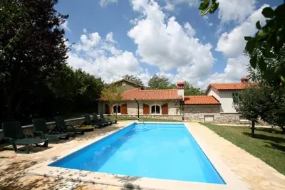 Image de Maison de vacances Nedescina pour 1 - 8 personnes avec 4 chambres à coucher - Maison de vacances