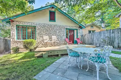 Nouveau! Hot Springs Home w / Patio, à 2 minutes du parc national!