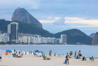 Image de Grand Appartement, Avant, À Un Bloc De La Plage De Copacabana Et Du MÉTRO. . .
