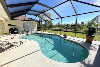 Image de Votre escapade sereine vous attend dans cette belle maison avec piscine privée à South Gulf Cove