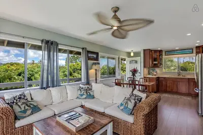 Image de Kapaka Cottage avec 2 chambres et 1 salle de bain - Central Air & cuisine complète