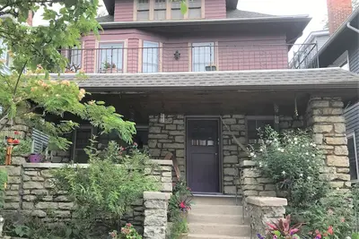 Image de Coeur d'Elmwood Village - Appartement entier - Beauté historique - 3-4 personnes pour 8 personnes