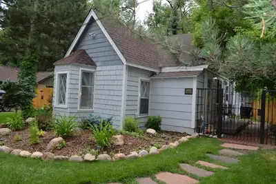 Image de Charming, Peaceful and Newly Renovated 2 Bedroom Cottage!