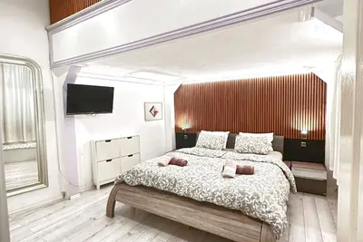 Image de Appartement moderne au centre de Budapest • Près métro • Wi-Fi • Climatisation