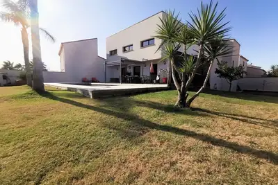 Image de Villa contemporaine 9 personnes hautes prestations piscine privée cuisine été à 2km des plages