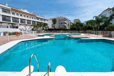 Image de Benalmadena Costa: Plages, piscines, 3 chambres Ă coucher, 2 salles de bain (garage)