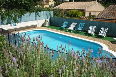 Image de Grande maison jardin et piscine proche mer