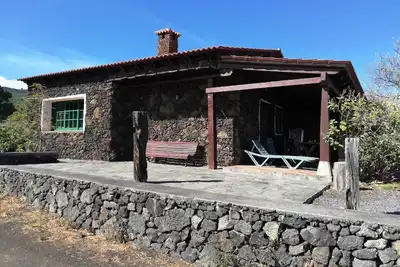 Image de Petite maison avec tout le confort en pleine nature et à proximité de la ville.
