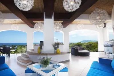 Image de Penthouse de luxe - 5br / 6ba, table de billard, jacuzzi et vue imprenable sur l'océan