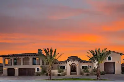 Image de 12bd \/ 12ba Luxe, Désert, Fermé, Domaine privé, Rivière-Piscine, Spa, Tennis partagé