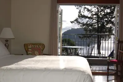 Image de Mayne Island Resort - Waterview Chambre King
