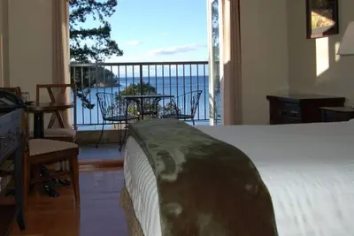 Image de Mayne Island Resort - Waterview Chambre Queen