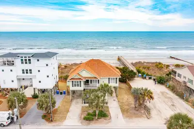 Image de Oceanfront Screen Porch, 3 blocs du centre-ville de Folly Beach - Nouveau programme de location!