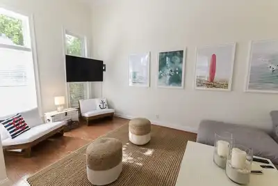 Image de Ultimate East Beach Townhome - 50 étapes pour le sable!