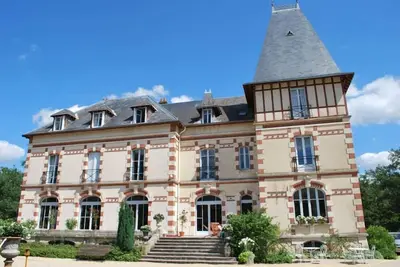 Image de Chateau a 150kms au sud de Paris pour 15 personnes
