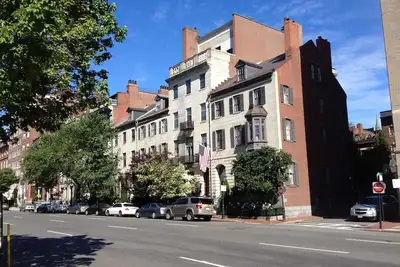 Image de Historic Townhouse Condo dans le centre de Boston, en face du jardin public