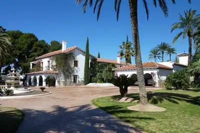 Image de Incroyable et belle maison centenaire entourée de vignes