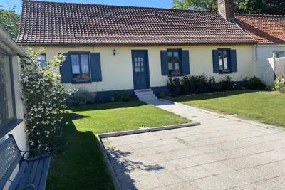 Image de maison entière longère pour 5 personnes  et un bébé toute équipée espace jeux