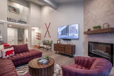 Image de Luxe 3 chambres, 3 salles de bain + Loft à pied du village, 10 personnes, navette à l'extérieur