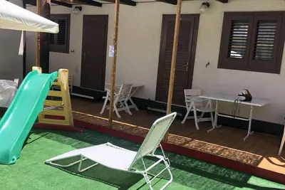Image de Chalet à 150 mètres de la mer avec véranda extérieure