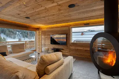 Image de Chalet 5* à La Clusaz : piscine chauffée, skis aux pieds, 6 chambres, garage 3 voitures
