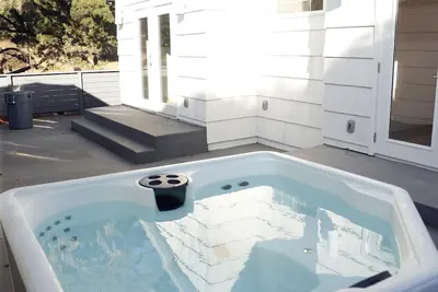 Image de Contemporain et pratique Mill Valley Gem w / Hot Tub