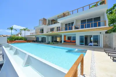 Image de Villa privée de 11 chambres avec piscine comprenant chauffeur, chef et femmes de ménage