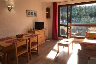 Image de Studio cosy au pied des pistes, parfait pour famille, avec balcon, proche golf et randonnées