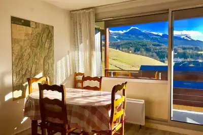 Image de Studio cabine 33m² avec balcon au centre du village
