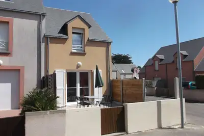 St Pair avec sa plage de sable fin à proximité dans un endroit calme et verdoyan