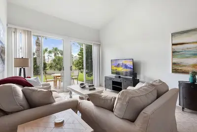 Image de Sawgrass gated 6 avec piscine et proche de la plage